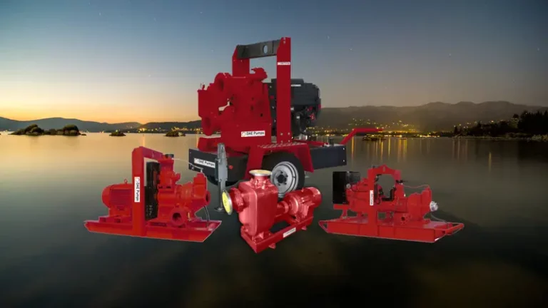 Grupo de Bombas de desagüe autocebantes sobre fondo de un cuerpo de agua